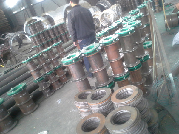 濟(jì)南濟(jì)陽縣多種型號的<a href=http://www.www.dxco.com.cn target=_blank class=infotextkey>防水套管</a>發(fā)貨現(xiàn)場